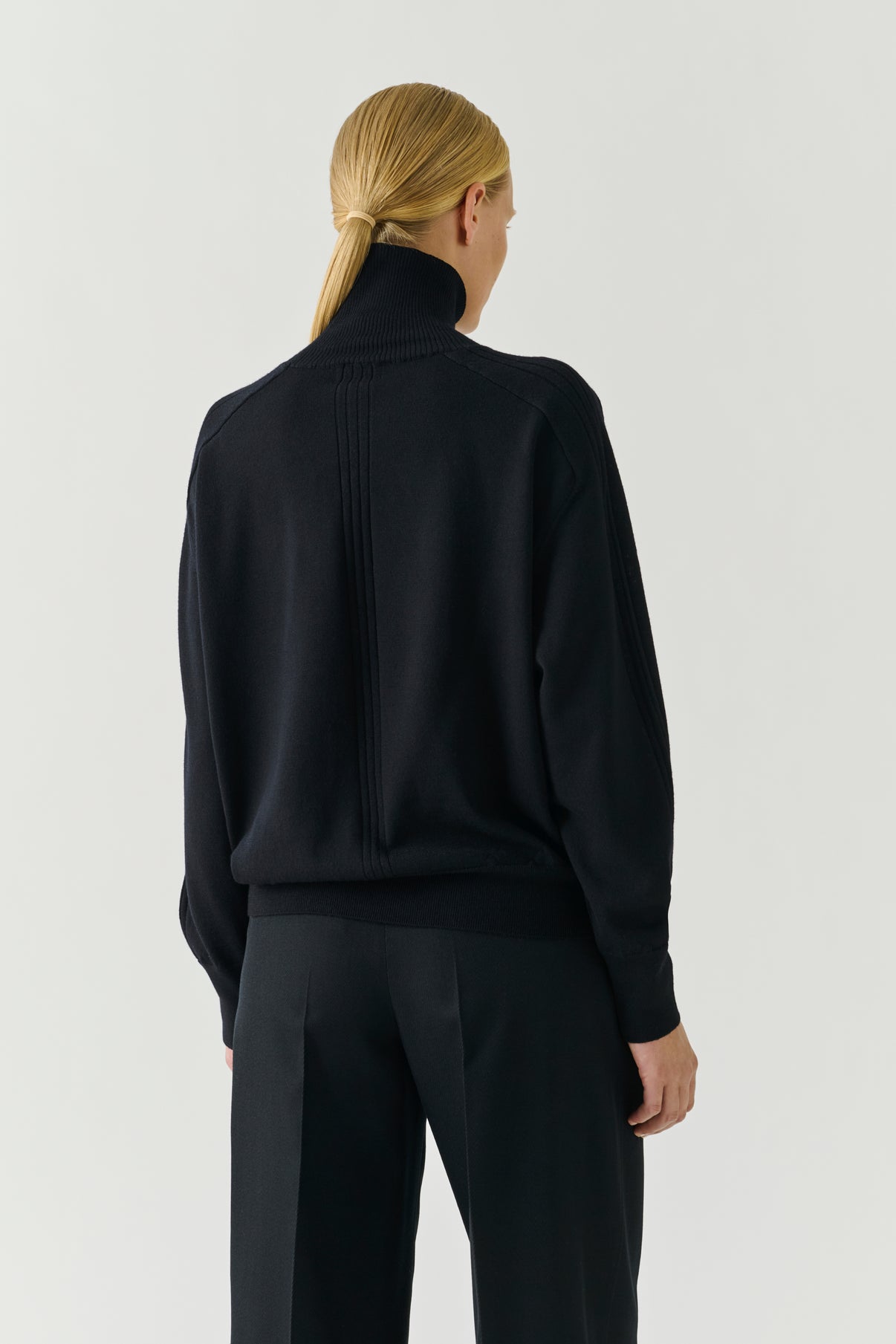 Nord pullover - Black Merino Wool Oversized Roll Collar - Soeur vue 3